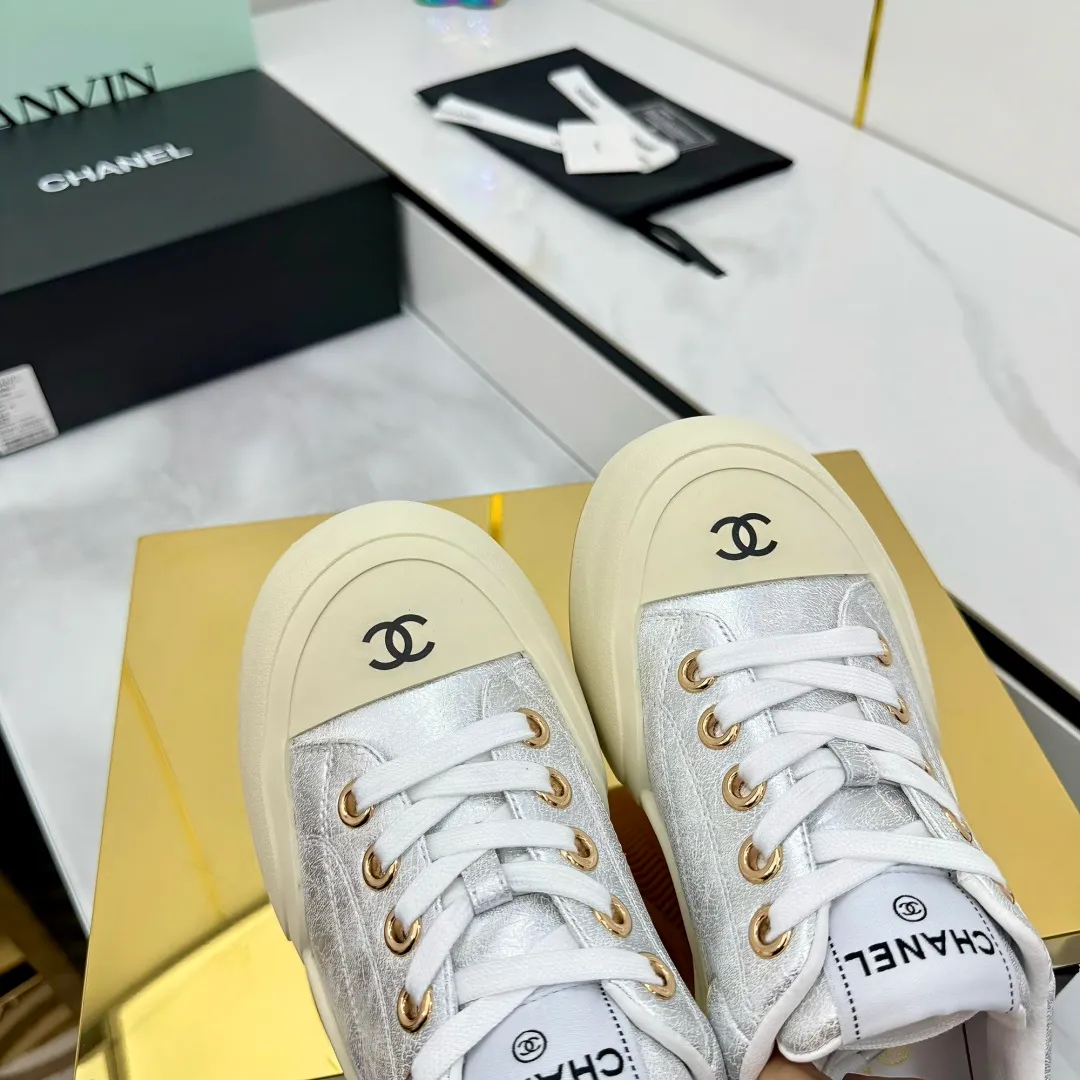 👟👟Ex-factory price 600👟👟 Chanel bread shoes ~ original calfskin panda shoes Chanel 25C latest hot style panda black and white sports shoes casual sneakers Xiaoxiang hot item classic black and white panda color coco girls must pay Fabric: original custom mixed sheepskin lining: original imported breathable mesh lining outsole: Original molded rubber + TPU combination Size: Women's 35-41 👉 👉 👉